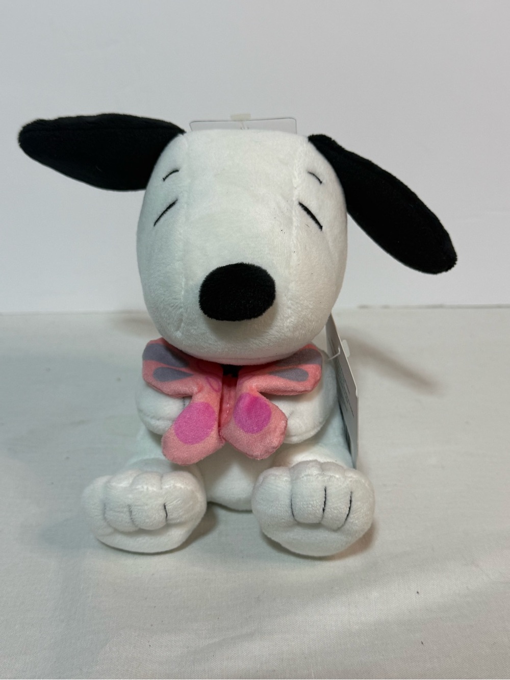 Hallmark Peanuts Snoopy Plush Holding Pink Butterfly 6" MJM3274 2024 NWT - Picture 3 of 7